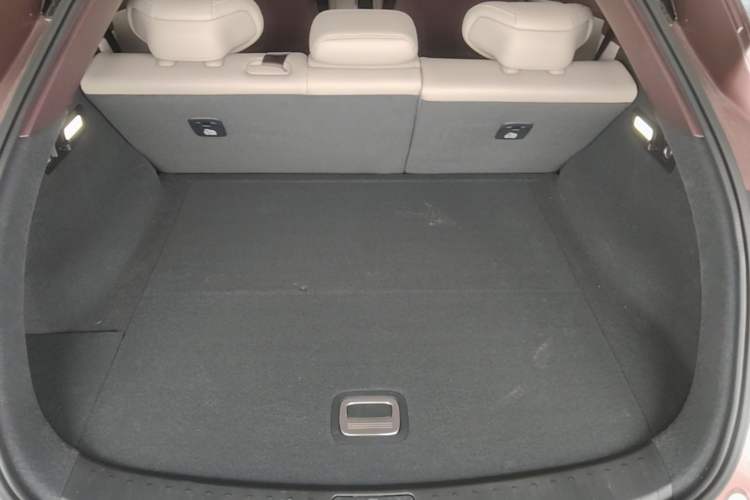 Used Xiaomi Auto YU7 2025 Ultra-Long Range High-Performance All-Wheel-Drive Max Edition Trunk