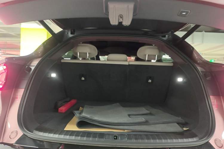 Used Xiaomi Auto YU7 2025 Ultra-Long Range High-Performance All-Wheel-Drive Max Edition Trunk