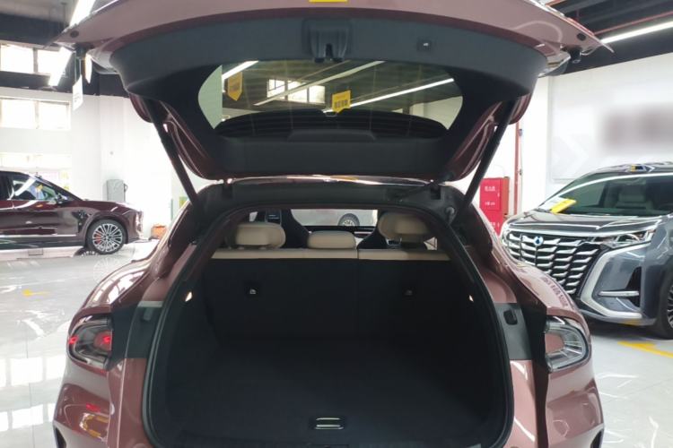 Used Xiaomi Auto YU7 2025 Ultra-Long Range High-Performance All-Wheel-Drive Max Edition Trunk