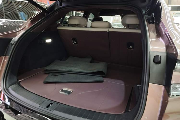 Used Xiaomi Auto YU7 2025 Ultra-Long Range High-Performance All-Wheel-Drive Max Edition Trunk