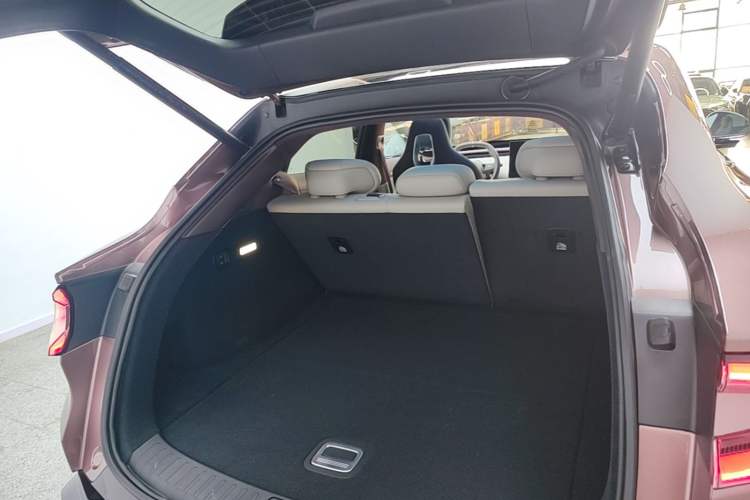 Used Xiaomi Auto YU7 2025 Ultra-Long Range High-Performance All-Wheel-Drive Max Edition Trunk