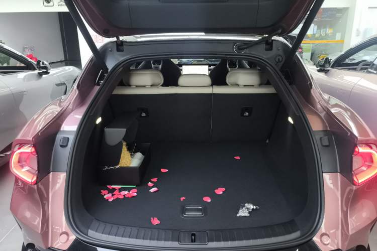 Used Xiaomi Auto YU7 2025 Ultra-Long Range Rear-Wheel Drive Version Trunk