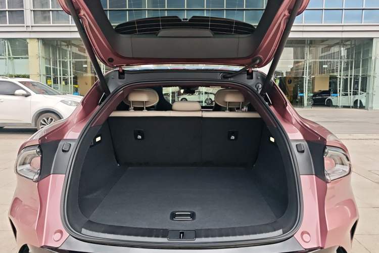 Used Xiaomi Auto YU7 2025 Ultra-Long Range High-Performance All-Wheel-Drive Max Edition Trunk