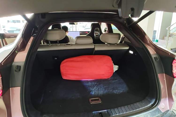 Used Xiaomi Auto YU7 2025 Ultra-Long Range High-Performance All-Wheel-Drive Max Edition Trunk