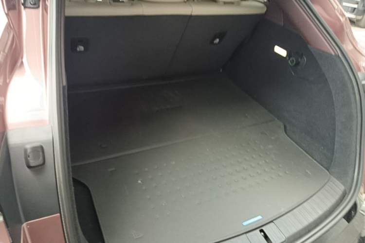 Used Xiaomi Auto YU7 2025 Ultra-Long Range High-Performance All-Wheel-Drive Max Edition Trunk