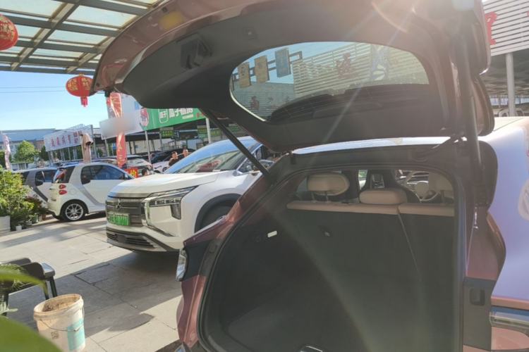 Used Xiaomi Auto YU7 2025 Ultra-Long Range High-Performance All-Wheel-Drive Max Edition Trunk