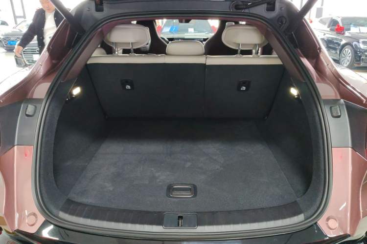 Used Xiaomi Auto YU7 2025 Ultra-Long Range High-Performance All-Wheel-Drive Max Edition Trunk