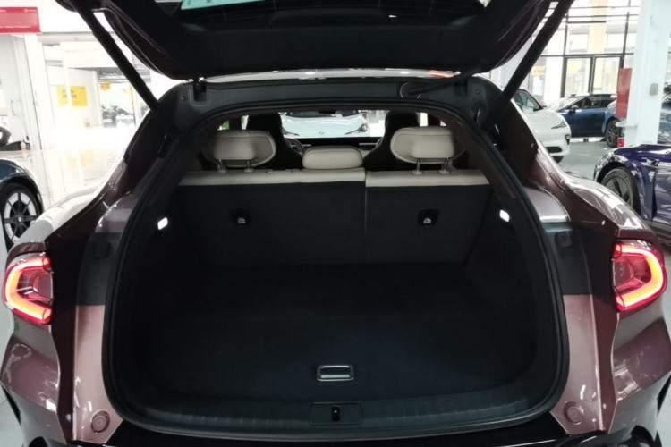 Used Xiaomi Auto YU7 2025 Ultra-Long Range High-Performance All-Wheel-Drive Max Edition Trunk