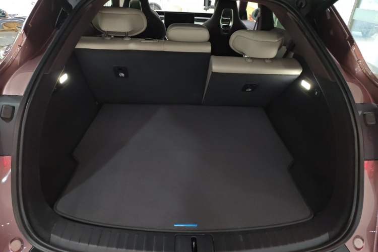Used Xiaomi Auto YU7 2025 Ultra-Long Range High-Performance All-Wheel-Drive Max Edition Trunk