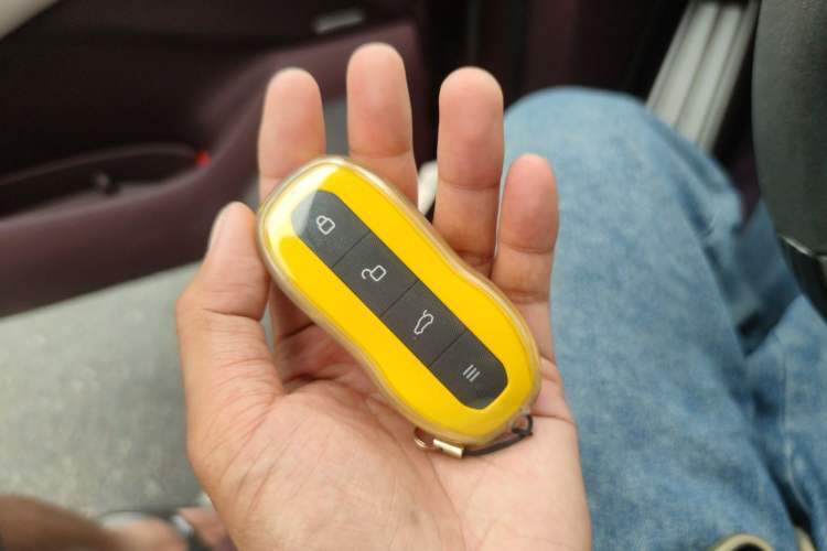 Used Xiaomi Auto YU7 2025 Ultra-Long Range High-Performance All-Wheel-Drive Max Edition Vehicle Key