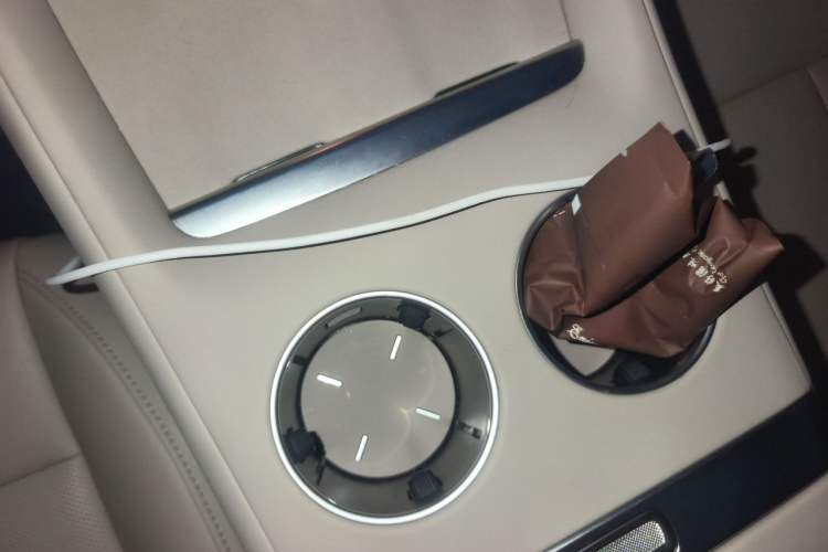 Used Xiaomi Auto YU7 2025 Ultra-Long Range High-Performance All-Wheel-Drive Max Edition Vehicle Key