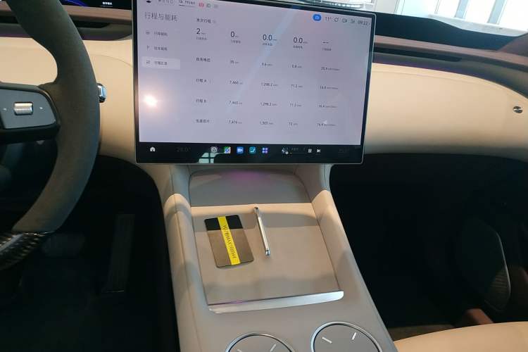 Used Xiaomi Auto YU7 2025 Ultra-Long Range High-Performance All-Wheel-Drive Max Edition Audio And AC Panel