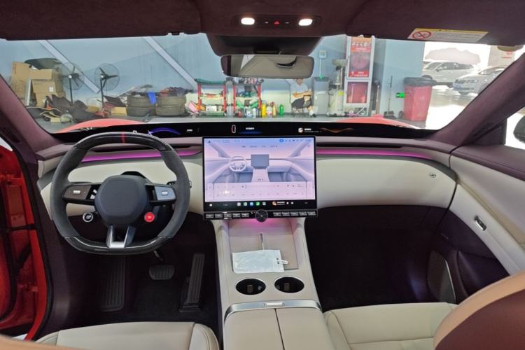 Used Xiaomi Auto YU7 2025 Ultra-Long Range High-Performance All-Wheel-Drive Max Edition Center Console