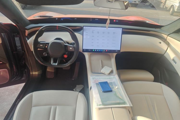 Used Xiaomi Auto YU7 2025 Ultra-Long Range High-Performance All-Wheel-Drive Max Edition Center Console
