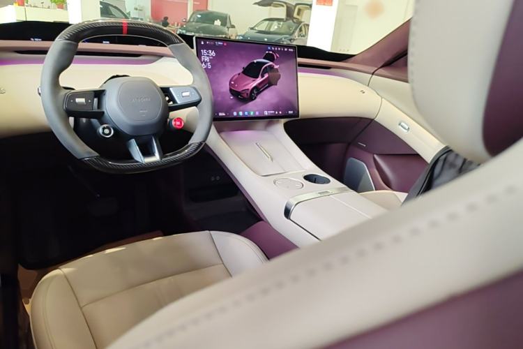 Used Xiaomi Auto YU7 2025 Ultra-Long Range High-Performance All-Wheel-Drive Max Edition Center Console