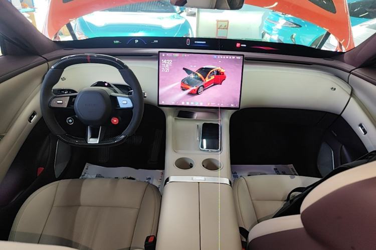 Used Xiaomi Auto YU7 2025 Ultra-Long Range High-Performance All-Wheel-Drive Max Edition Center Console