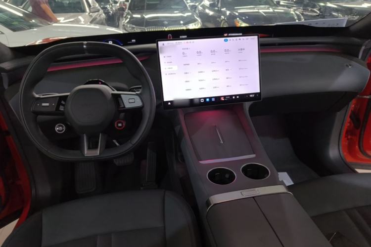 Used Xiaomi Auto YU7 2025 Ultra-Long Range High-Performance All-Wheel-Drive Max Edition Center Console