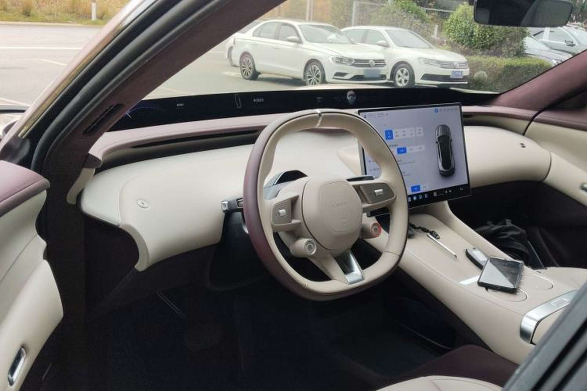 Used Xiaomi Auto YU7 2025 Ultra-Long Range High-Performance All-Wheel-Drive Max Edition Center Console