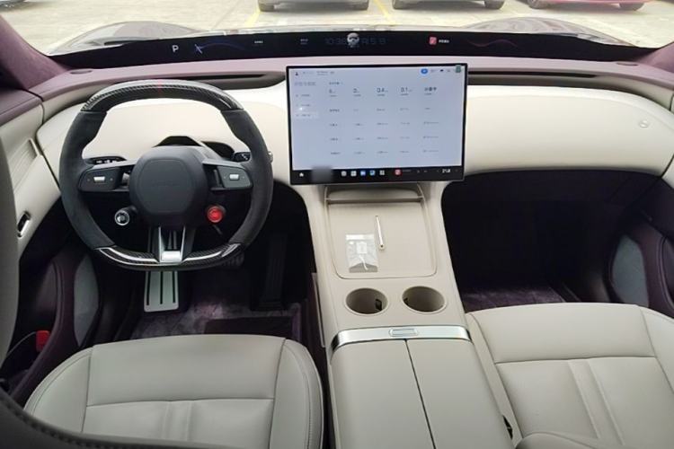 Used Xiaomi Auto YU7 2025 Ultra-Long Range High-Performance All-Wheel-Drive Max Edition Center Console