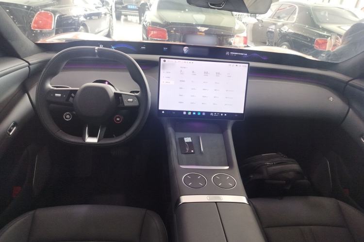 Used Xiaomi Auto YU7 2025 Ultra-Long Range High-Performance All-Wheel-Drive Max Edition Center Console