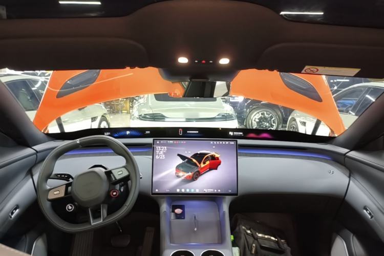 Used Xiaomi Auto YU7 2025 Ultra-Long Range Rear-Wheel Drive Version Center Console