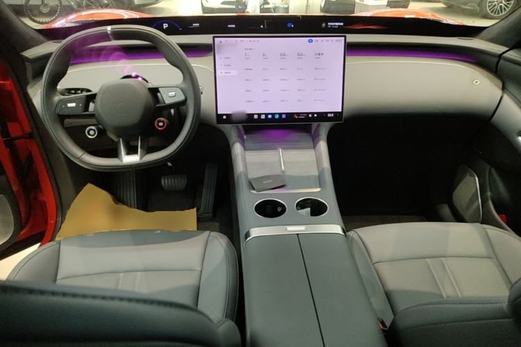Used Xiaomi Auto YU7 2025 Ultra-Long Range High-Performance All-Wheel-Drive Max Edition Center Console