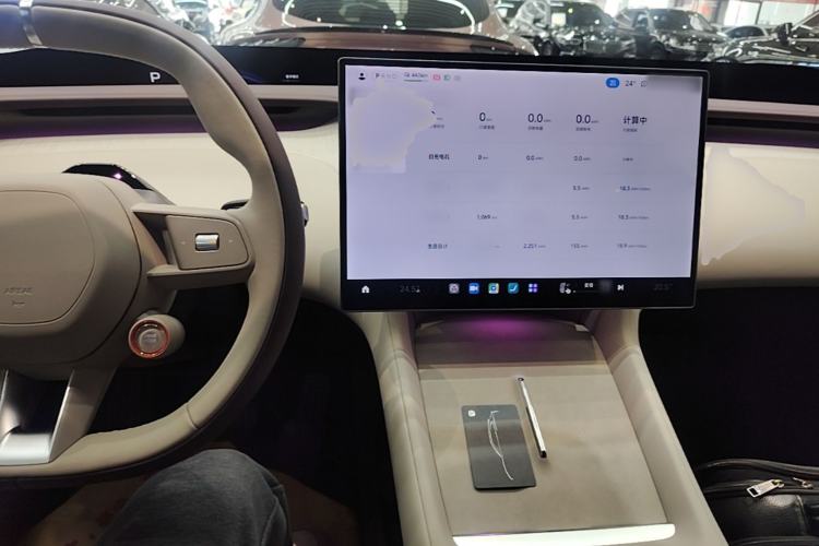 Used Xiaomi Auto YU7 2025 Ultra-Long Range High-Performance All-Wheel-Drive Max Edition Center Console
