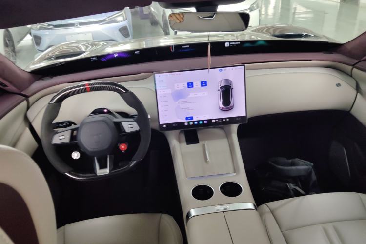 Used Xiaomi Auto YU7 2025 Ultra-Long Range High-Performance All-Wheel-Drive Max Edition Center Console