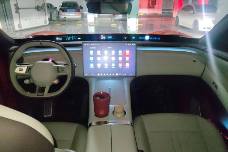 Used Xiaomi Auto YU7 2025 Ultra-Long Range Rear-Wheel Drive Version Center Console