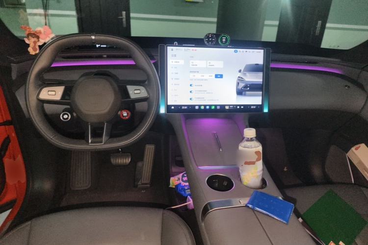 Used Xiaomi Auto YU7 2025 Ultra-Long Range High-Performance All-Wheel-Drive Max Edition Center Console