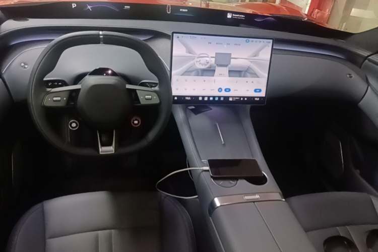 Used Xiaomi Auto YU7 2025 Ultra-Long Range High-Performance All-Wheel-Drive Max Edition Center Console