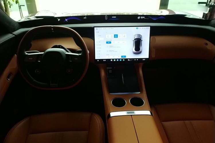 Used Xiaomi Auto YU7 2025 Ultra-Long Range High-Performance All-Wheel-Drive Max Edition Center Console