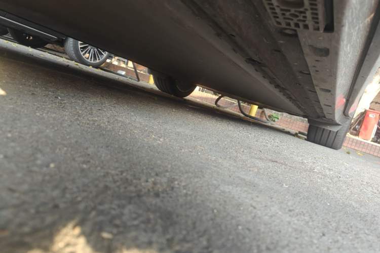 Used Xiaomi Auto YU7 2025 Ultra-Long Range High-Performance All-Wheel-Drive Max Edition Chassis Front Left