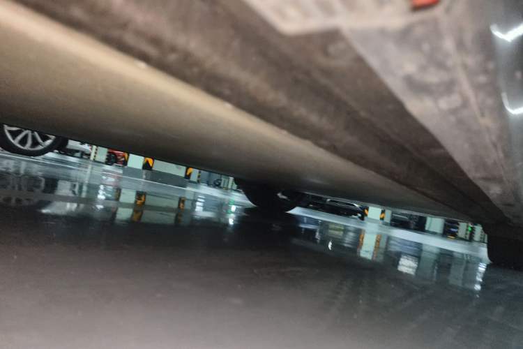 Used Xiaomi Auto YU7 2025 Ultra-Long Range High-Performance All-Wheel-Drive Max Edition Chassis Front Left