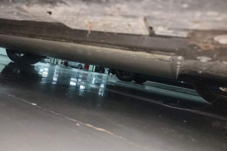 Used Xiaomi Auto YU7 2025 Ultra-Long Range High-Performance All-Wheel-Drive Max Edition Chassis Front Right