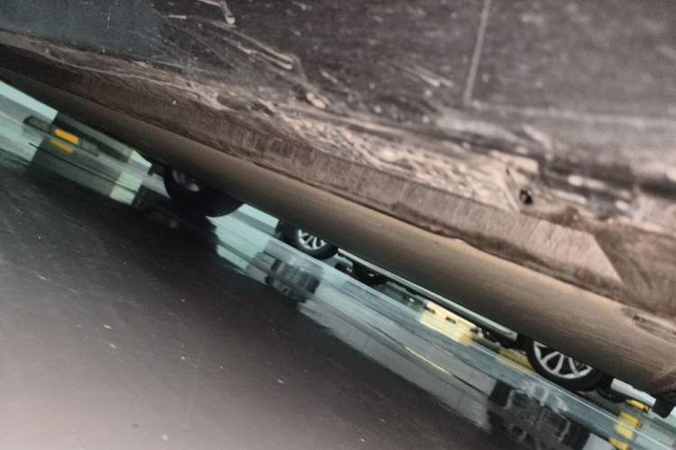 Used Xiaomi Auto YU7 2025 Ultra-Long Range High-Performance All-Wheel-Drive Max Edition Chassis Rear Left