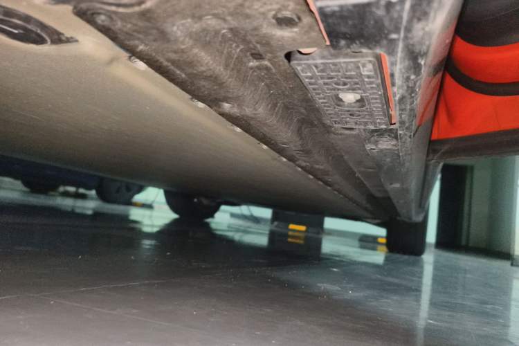 Used Xiaomi Auto YU7 2025 Ultra-Long Range High-Performance All-Wheel-Drive Max Edition Chassis Rear Right