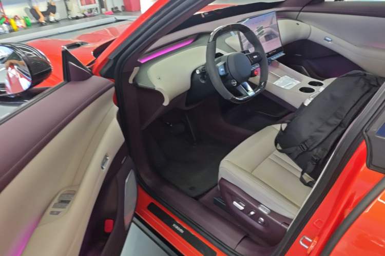 Used Xiaomi Auto YU7 2025 Ultra-Long Range High-Performance All-Wheel-Drive Max Edition Driver Seat