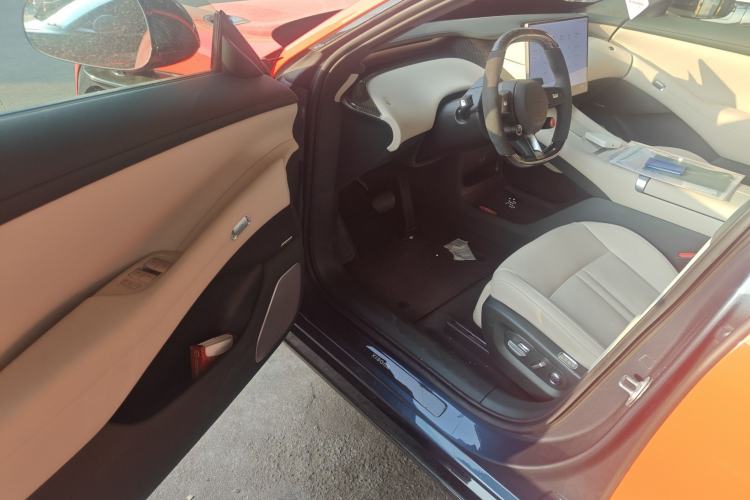Used Xiaomi Auto YU7 2025 Ultra-Long Range High-Performance All-Wheel-Drive Max Edition Driver Seat