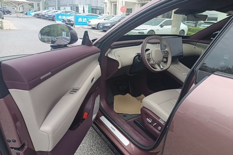Used Xiaomi Auto YU7 2025 Ultra-Long Range High-Performance All-Wheel-Drive Max Edition Driver Seat