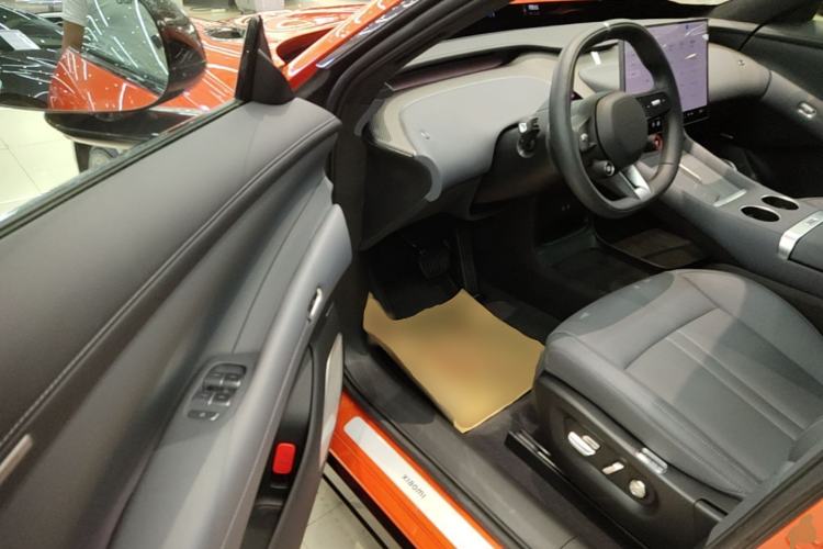 Used Xiaomi Auto YU7 2025 Ultra-Long Range High-Performance All-Wheel-Drive Max Edition Driver Seat