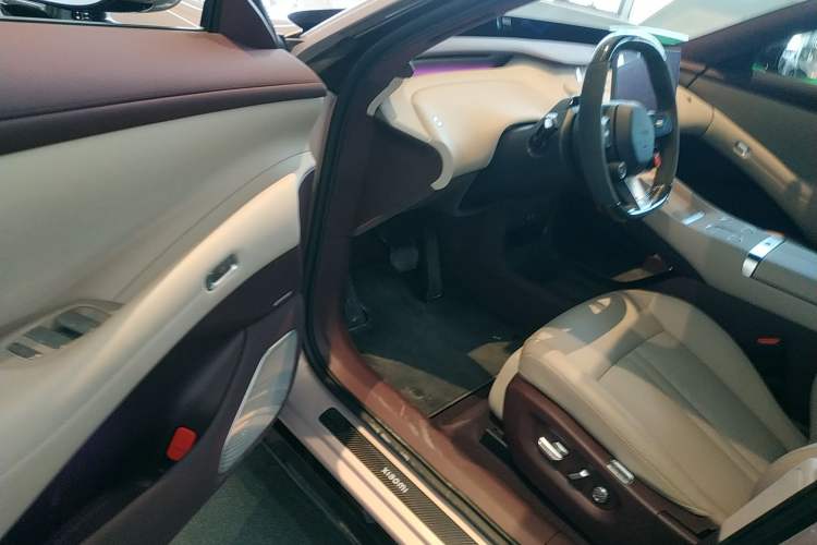 Used Xiaomi Auto YU7 2025 Ultra-Long Range High-Performance All-Wheel-Drive Max Edition Driver Seat