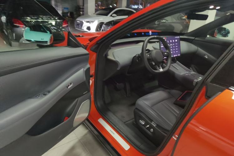 Used Xiaomi Auto YU7 2025 Ultra-Long Range High-Performance All-Wheel-Drive Max Edition Driver Seat