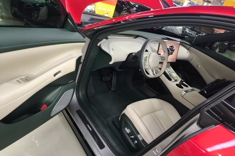 Used Xiaomi Auto YU7 2025 Ultra-Long Range High-Performance All-Wheel-Drive Max Edition Driver Seat
