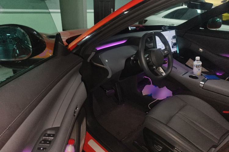 Used Xiaomi Auto YU7 2025 Ultra-Long Range High-Performance All-Wheel-Drive Max Edition Driver Seat