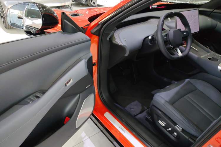 Used Xiaomi Auto YU7 2025 Ultra-Long Range High-Performance All-Wheel-Drive Max Edition Driver Seat