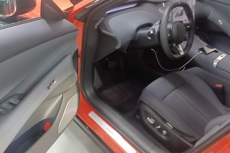 Used Xiaomi Auto YU7 2025 Ultra-Long Range High-Performance All-Wheel-Drive Max Edition Driver Seat