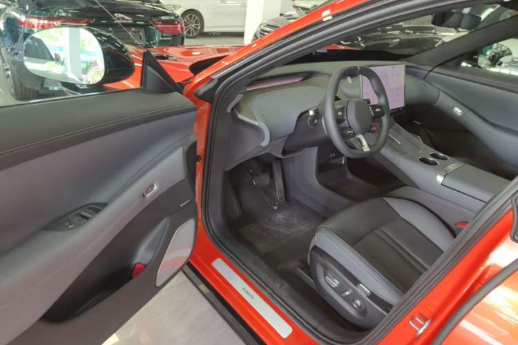 Used Xiaomi Auto YU7 2025 Ultra-Long Range High-Performance All-Wheel-Drive Max Edition Driver Seat