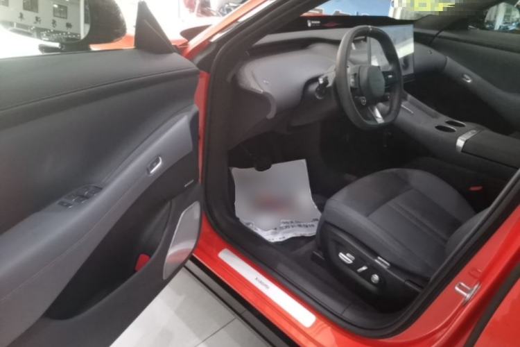 Used Xiaomi Auto YU7 2025 Ultra-Long Range High-Performance All-Wheel-Drive Max Edition Driver Seat