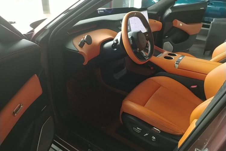 Used Xiaomi Auto YU7 2025 Ultra-Long Range High-Performance All-Wheel-Drive Max Edition Driver Seat